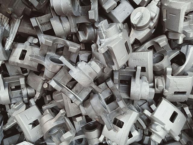 ما هو محتوى الكربون في مسبوكات حديد الدكتايل؟